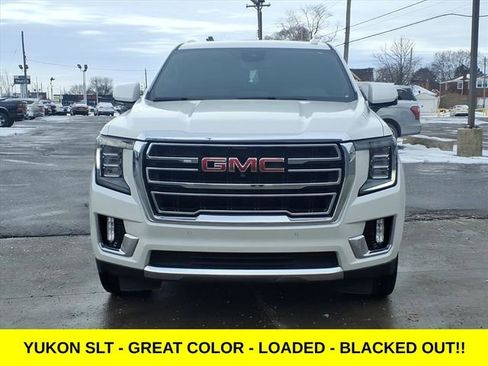 Used 2023 GMC Yukon SLT w/ SLT Premium Package image 2