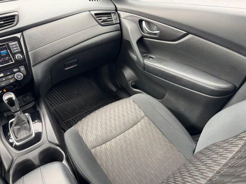 Used 2018 Nissan Rogue SV image 16