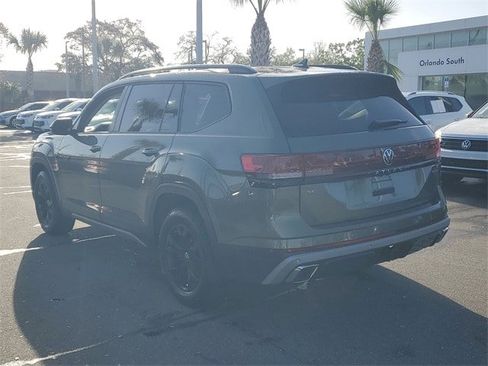 Certified 2025 Volkswagen Atlas Peak Edition SE image 3