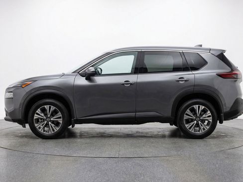 Used 2025 Nissan Rogue SV image 3