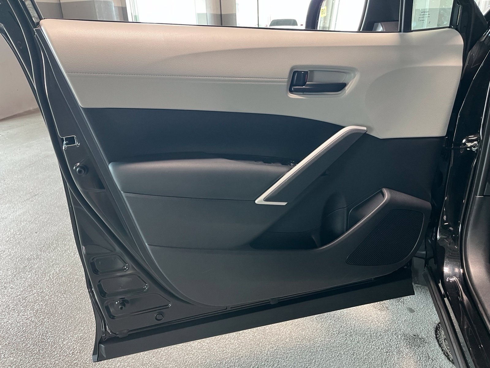 New 2026 Toyota Corolla Cross LE w/ Moonroof Package AWD/4WD image 15