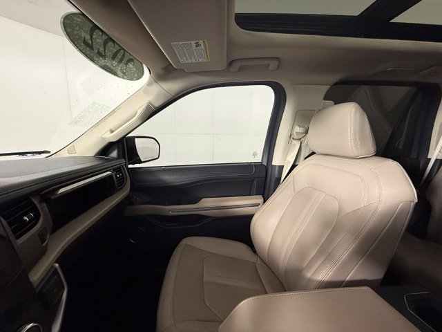 Used 2022 Ford Expedition Limited RWD image 16