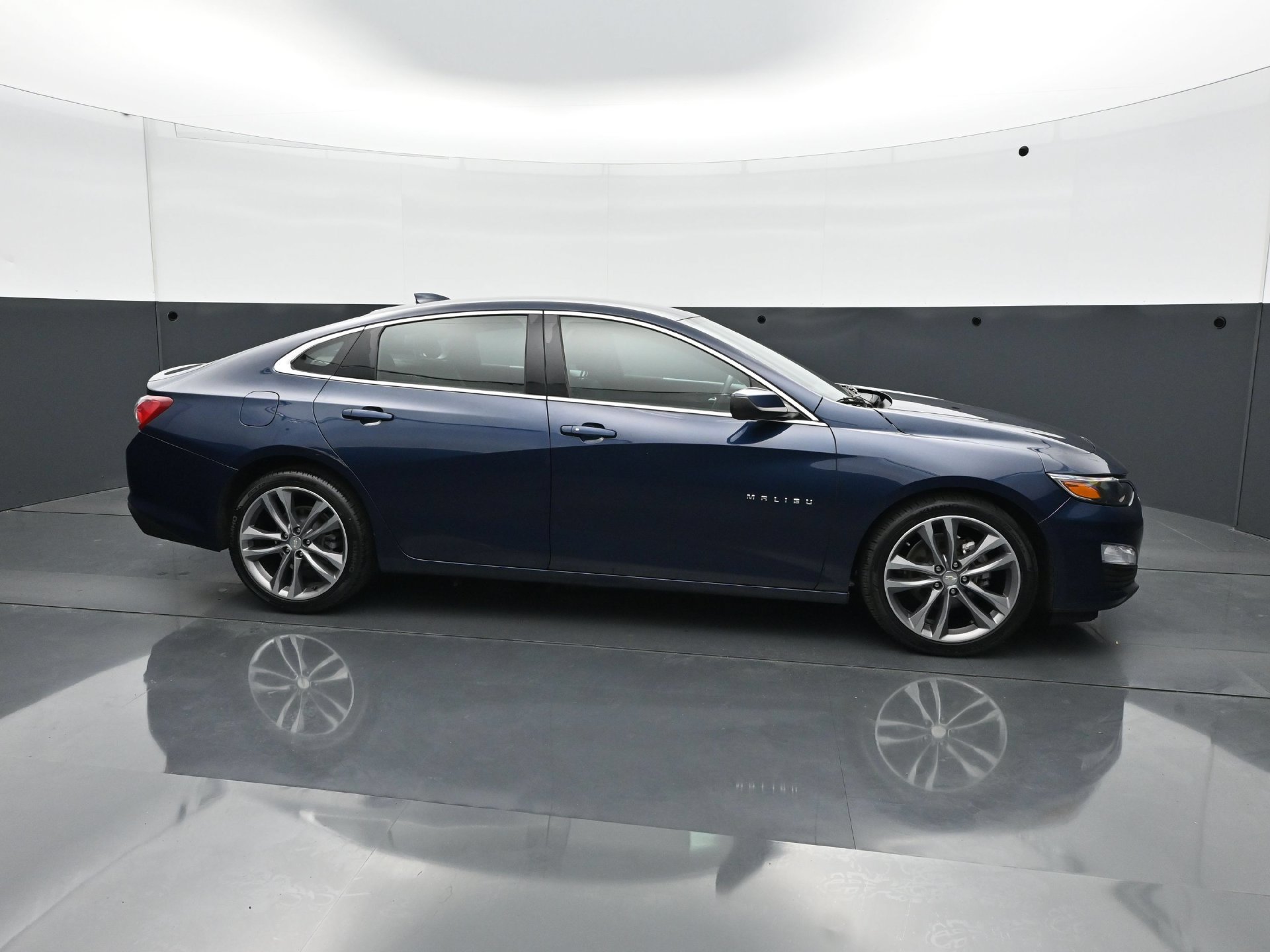 Used 2021 Chevrolet Malibu LT FWD image 8