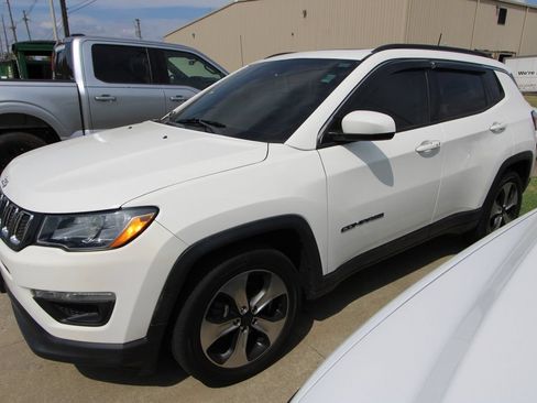 Used 2017 Jeep Compass Latitude w/ Popular Equipment Group FWD image 5