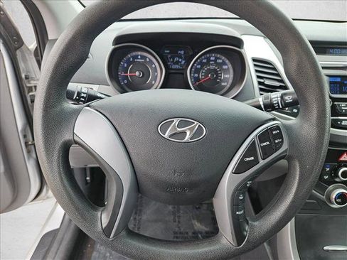 Used 2015 Hyundai Elantra SE FWD image 11
