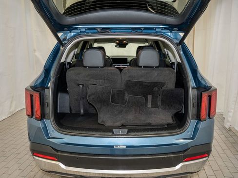 Certified 2025 Kia Sorento EX image 6