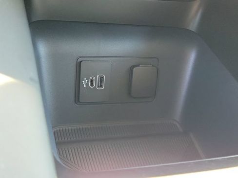 Used 2026 Ford Explorer Active w/ Active Comfort Package RWD image 11