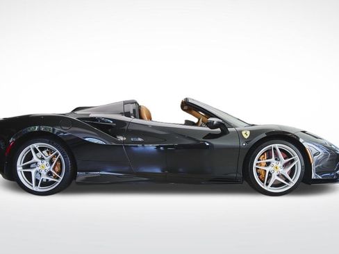 Used 2022 Ferrari F8 Tributo image 6