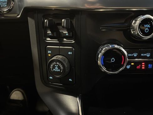 Used 2025 Ford F150 Lariat w/ Equipment Group 501A Mid image 11