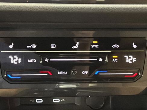 Used 2024 Volkswagen Tiguan SE AWD/4WD image 18