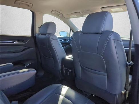 Used 2019 Buick Enclave Essence image 16
