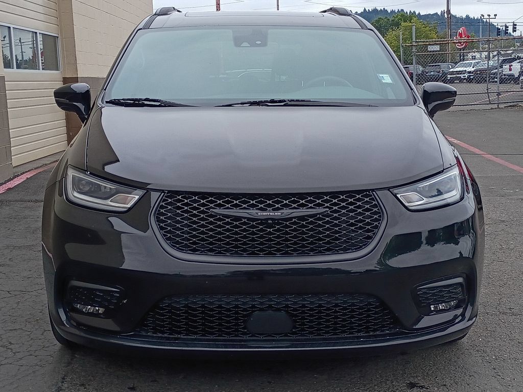 Used 2025 Chrysler Pacifica Limited FWD image 12