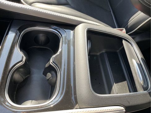 Used 2023 Chrysler Pacifica Limited FWD image 30