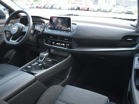 Used 2023 Nissan Rogue SV image 57