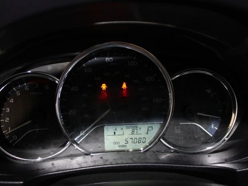 Used 2015 Toyota Corolla LE FWD image 12