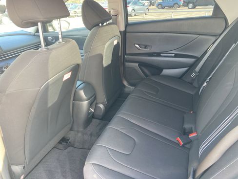 Used 2025 Hyundai Elantra Blue image 26