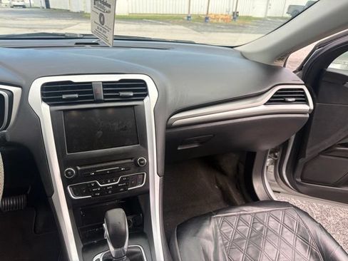 Used 2016 Ford Fusion SE FWD image 27