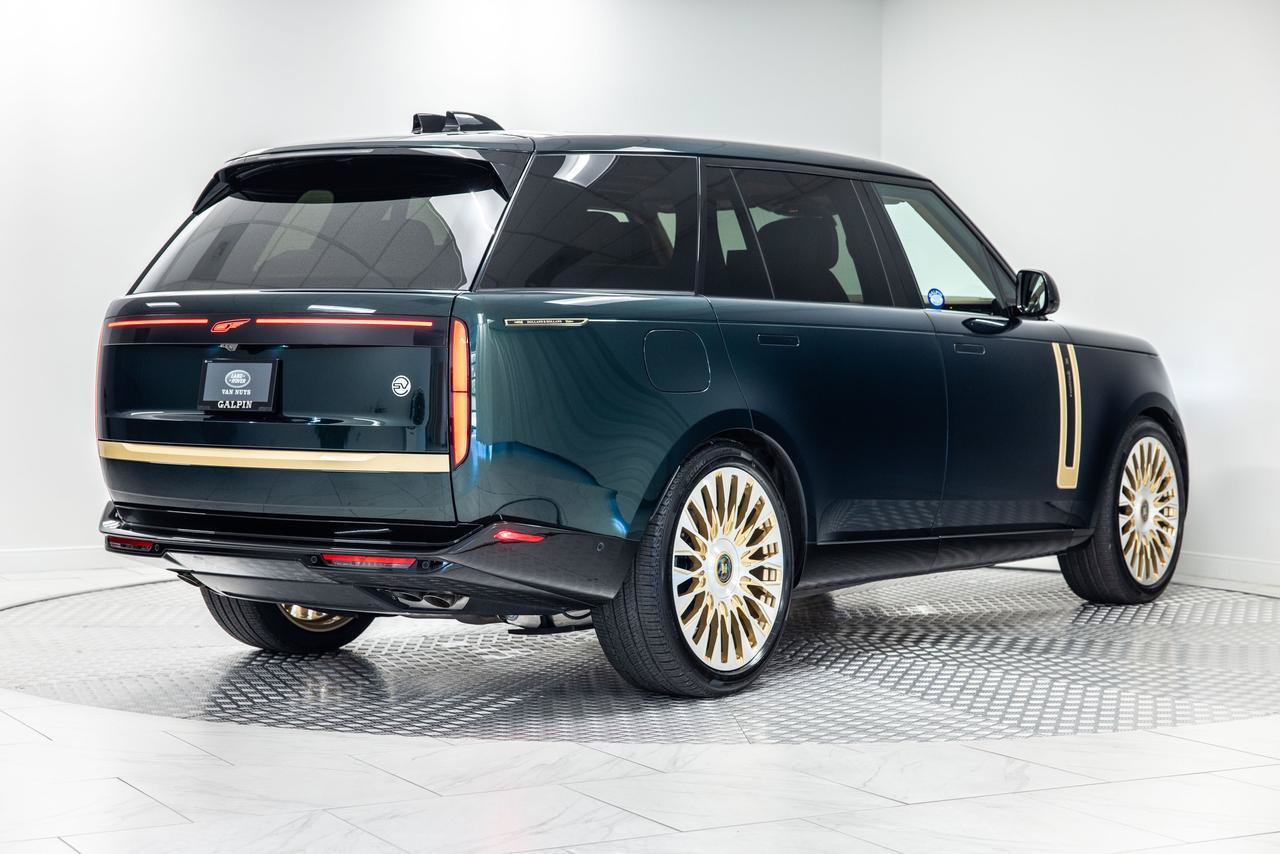Used 2026 Land Rover Range Rover SV AWD/4WD image 6