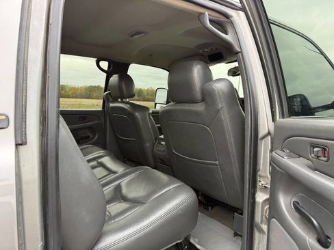 Used 2006 Chevrolet Silverado 2500 LT w/ Heavy-Duty Power Package image 11