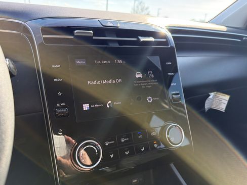 Used 2024 Hyundai Tucson SE image 25