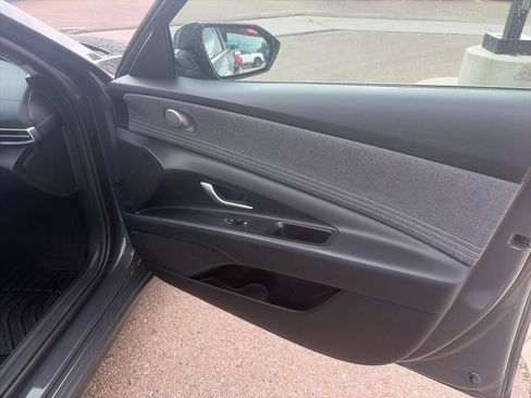 Used 2023 Hyundai Elantra Limited FWD image 13