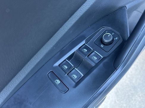 Used 2024 Volkswagen Jetta SE image 15