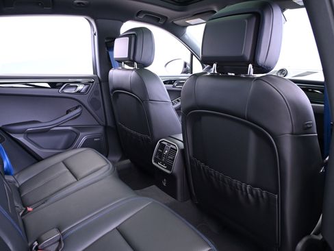 Certified 2025 Porsche Macan image 21