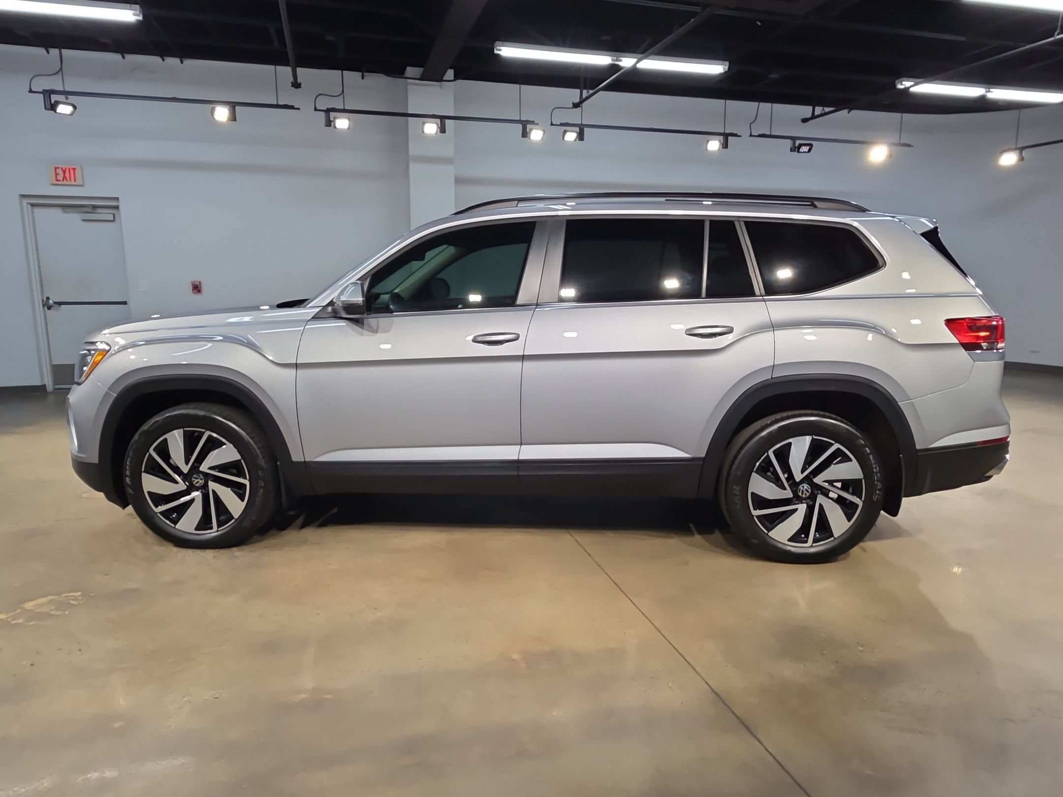 Used 2024 Volkswagen Atlas SE FWD image 4