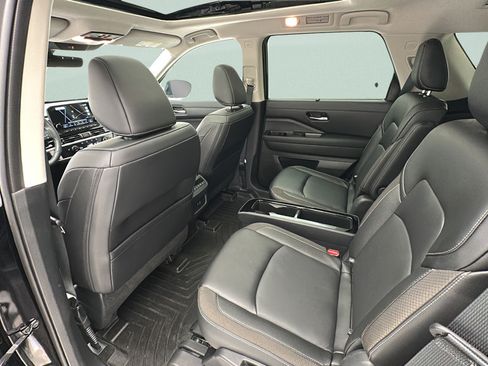 Used 2024 Nissan Pathfinder SL w/ SL Premium Package AWD/4WD image 9