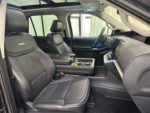 Used 2025 Ford Expedition Platinum image 26