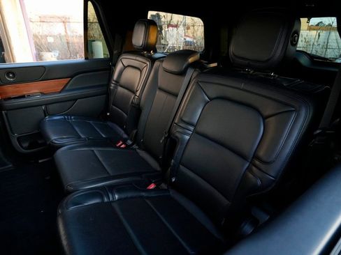 Used 2019 Lincoln Navigator Select image 22