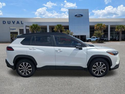 Used 2026 Toyota Corolla Cross AWD Hybrid w/ Moonroof Package image 3