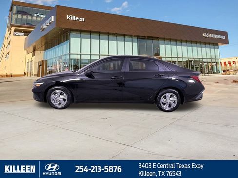 New 2025 Hyundai Elantra SE image 4