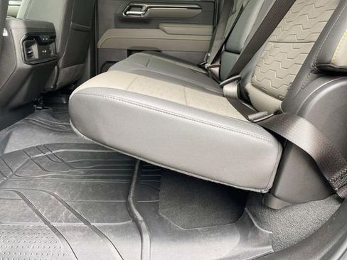 Used 2025 Chevrolet Silverado 2500 ZR2 w/ Technology Package image 16