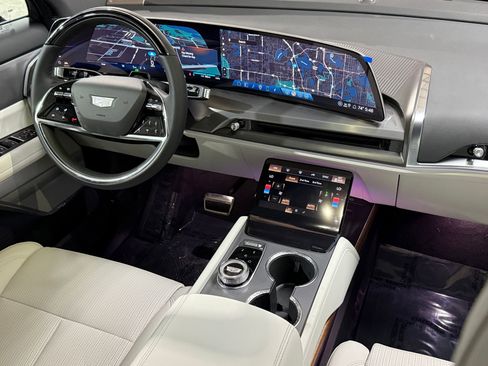 New 2026 Cadillac Vistiq Sport image 4