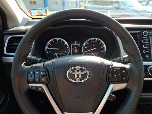 Used 2014 Toyota Highlander Limited AWD/4WD image 22