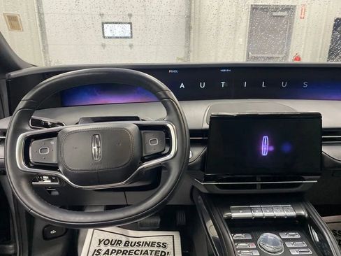 Used 2024 Lincoln Nautilus Reserve w/ Equipment Group 202A image 18