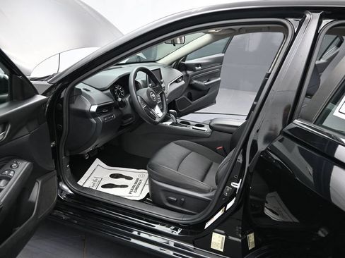 Used 2019 Nissan Altima 2.5 S FWD image 12