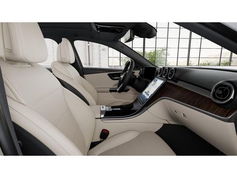 Used 2022 Mercedes-Benz C 300 4MATIC Sedan image 4