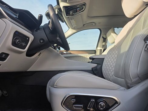 Used 2022 Jeep Grand Cherokee Summit w/ Advanced Protech Group IV image 10