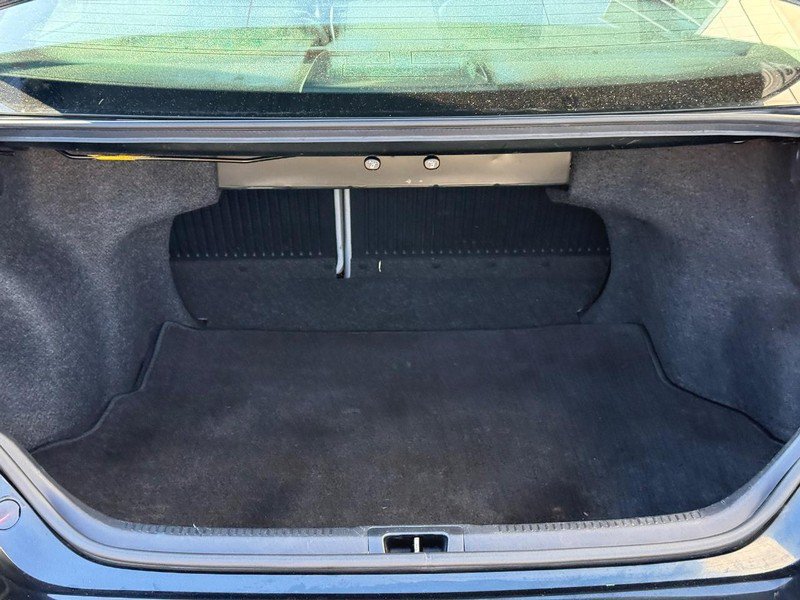 Used 2015 Toyota Camry SE FWD image 9