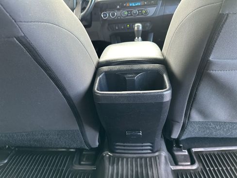 Used 2017 Toyota Tacoma TRD Off-Road image 23