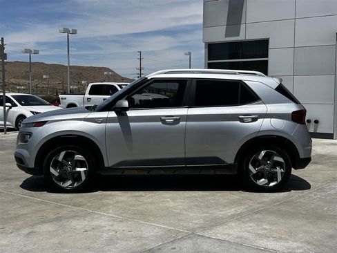 Used 2022 Hyundai Venue SEL w/ Cargo Package FWD image 4