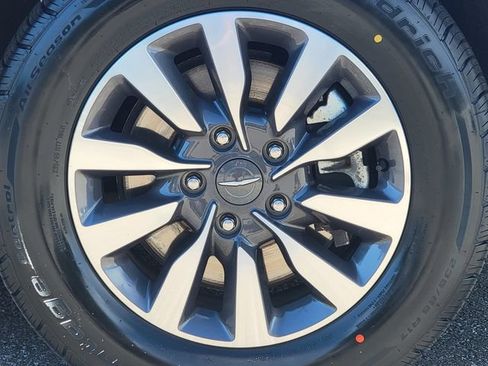 Used 2023 Chrysler Pacifica Touring-L FWD image 17