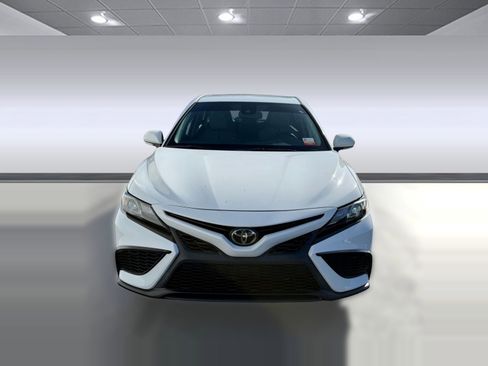 Certified 2022 Toyota Camry SE image 6