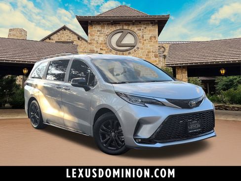 Used 2024 Toyota Sienna AWD image 1