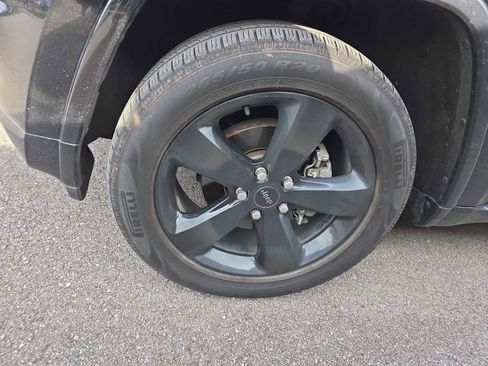 Used 2015 Jeep Grand Cherokee Altitude AWD/4WD image 9