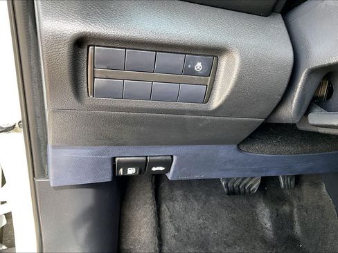 Used 2022 Nissan Kicks SR w/ Premium Package FWD image 31