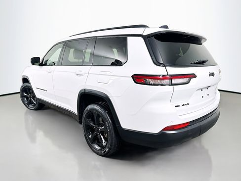 Used 2022 Jeep Grand Cherokee L Laredo image 5