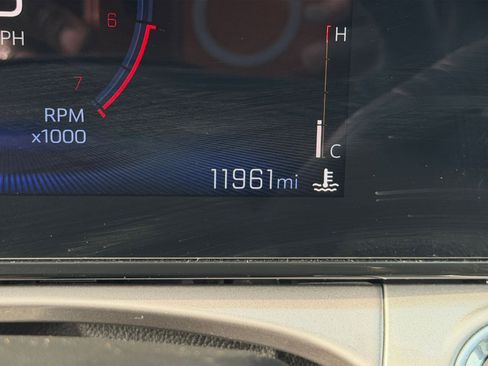 Used 2025 Chevrolet Trax LT w/ LT Convenience Package image 38